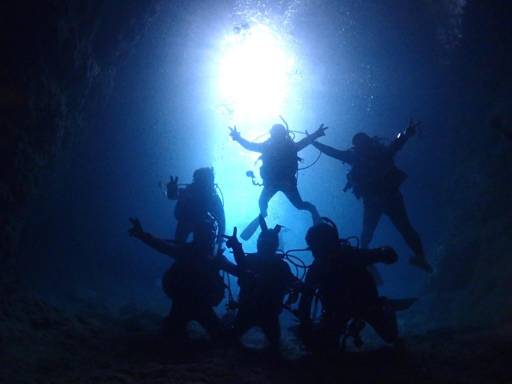 ツバメウオが出迎えてくれた洞窟