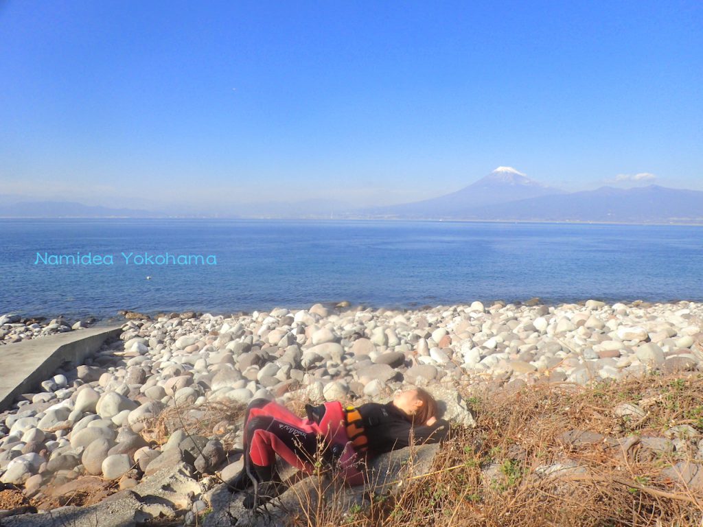 今日も快晴!ダイビング日和!富士山を眺めながらお昼寝