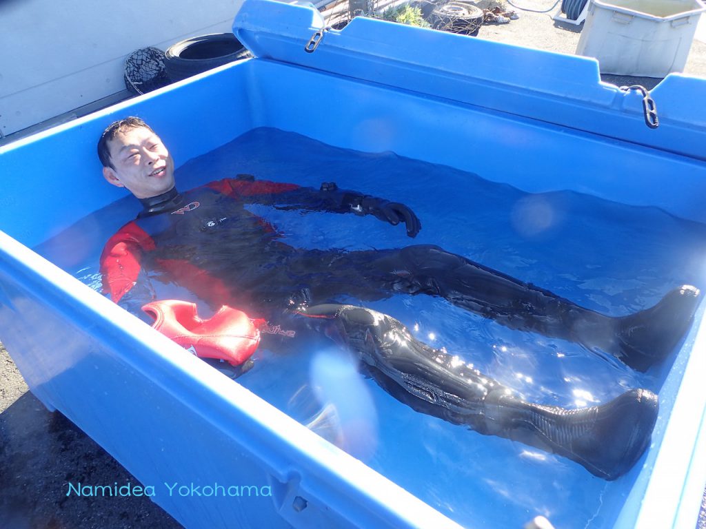 ナミディアかっちゃまツアーお風呂で水面休息