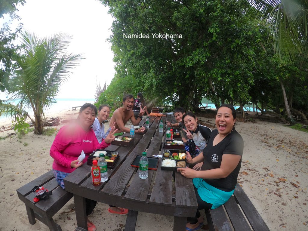 スペシャルアイランドツアーのランチは生姜焼き