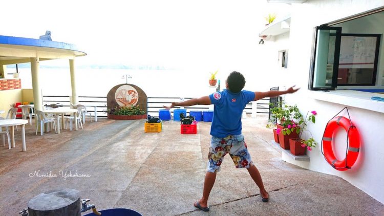 フィリピン・アニラオ ヴィラマグダレナ　朝のラジオ体操