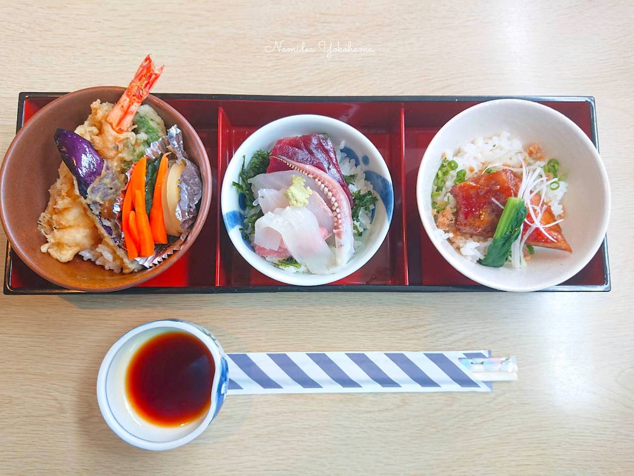 大人気のいそべさんの三味丼!