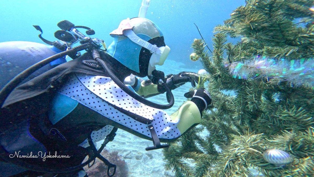 クリスマスツリー飾り付け